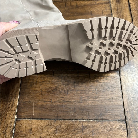 Maurice’s boots - Picture 3 of 6